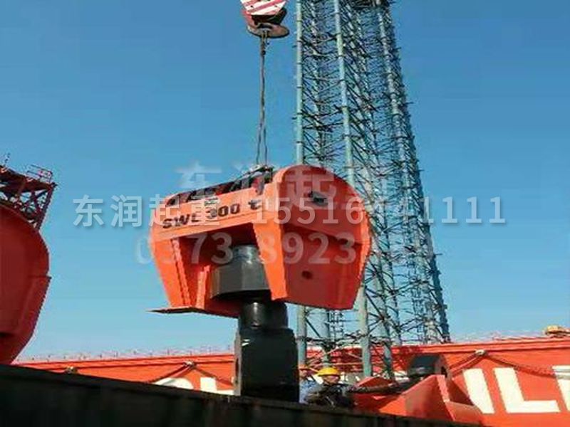 大連船舶重工5#600噸門(mén)吊300噸副鉤
